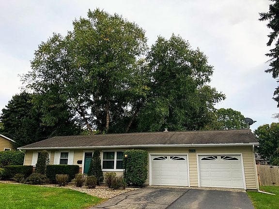 2nd image of 707 Cambridge Dr