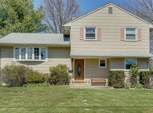 32 Barkley Rd, Old Bridge, NJ 08857
