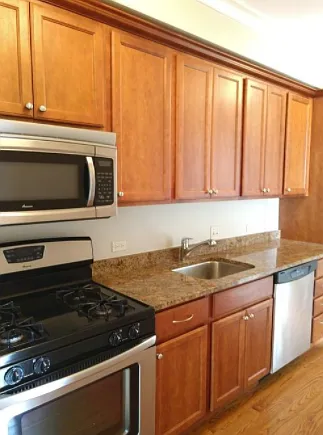 2704 W Ainslie St #6-2 — Photo 4