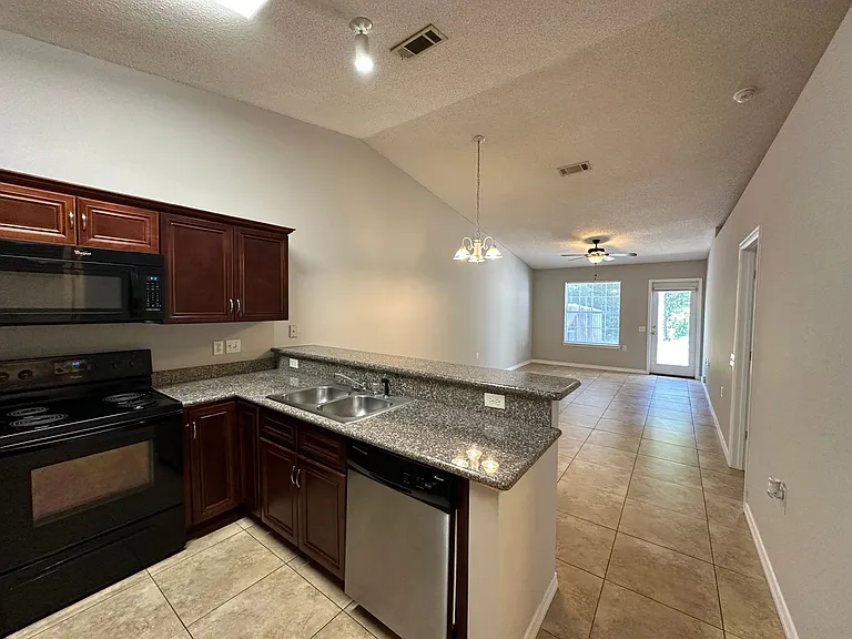 9620 Cobblebrook Dr — Photo 2
