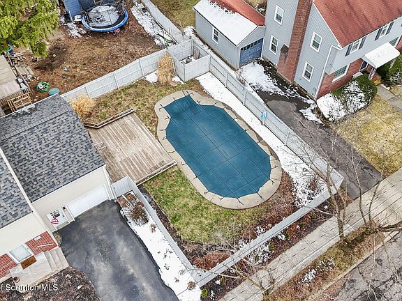 4th image of 20 Westmoor Pl