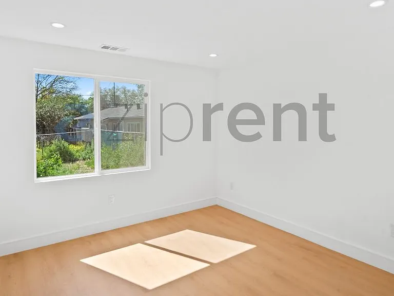 374 S 21st St #2 — Photo 15
