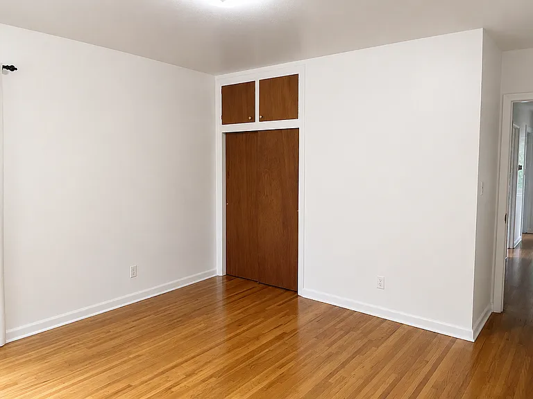 611 W Mulberry St — Photo 7