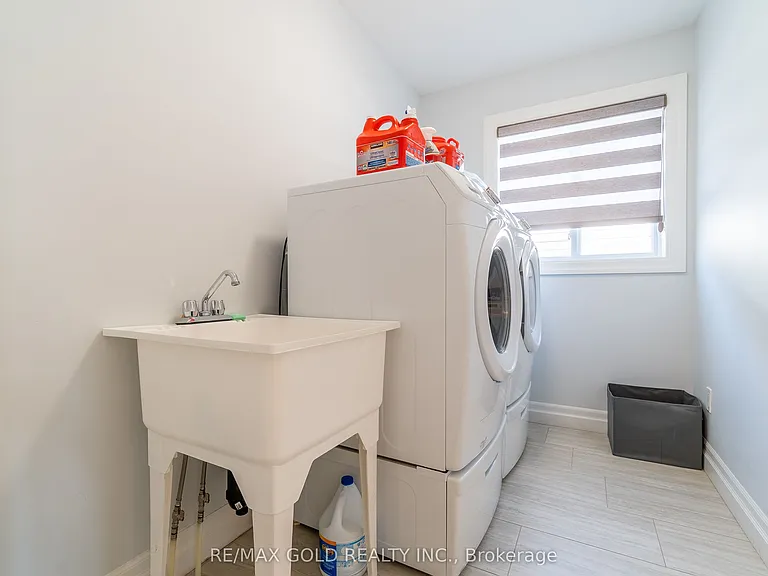2591 Sheffield Blvd — Photo 40