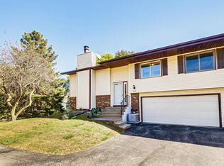 932 Heritage Ct W, Vadnais Heights, MN 55127