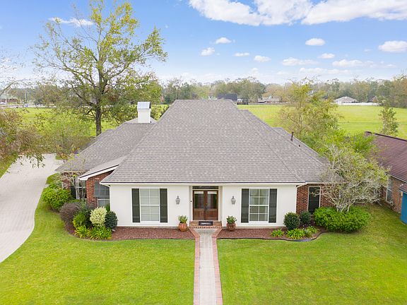 3rd image of 116 Claremont Cir