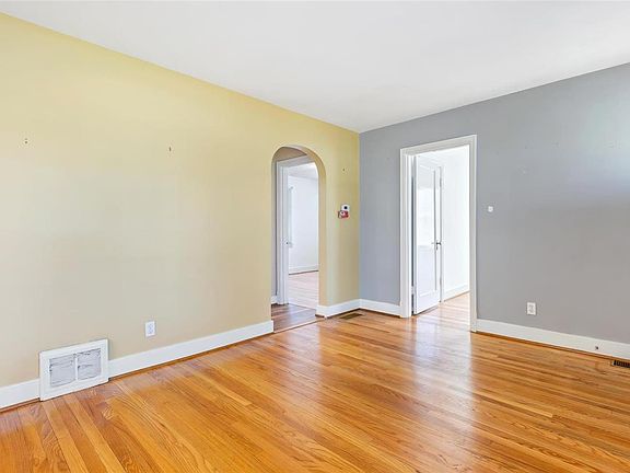 5th image of 3814 Raymond Ave