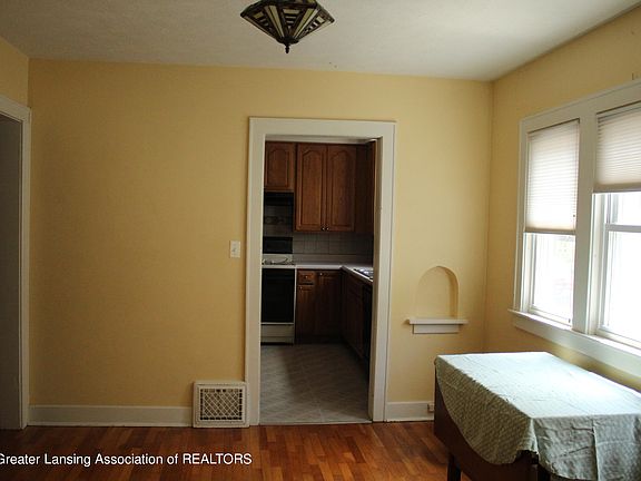 5th image of 222 N Hayford Ave