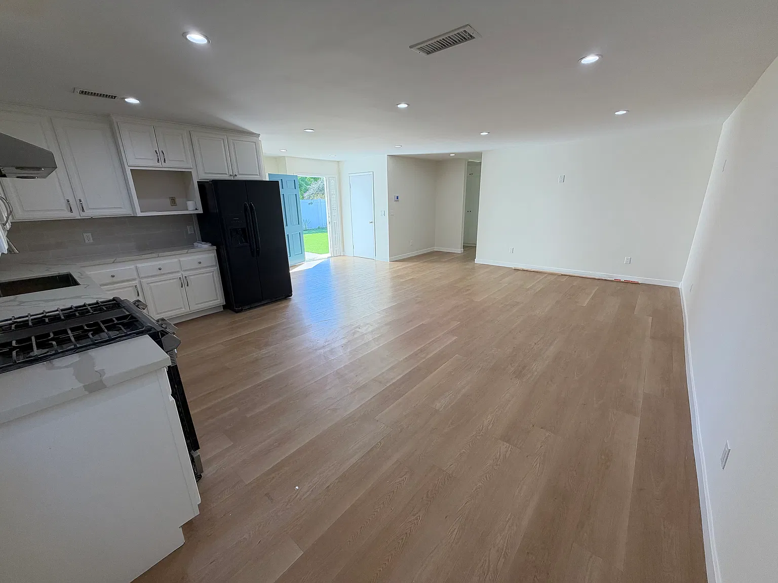 3 bed, 2.5 bath, 1616 sqft, $4,950 — Photo 4