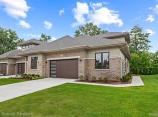 7479 Gramercy Cir #16, West Bloomfield, MI