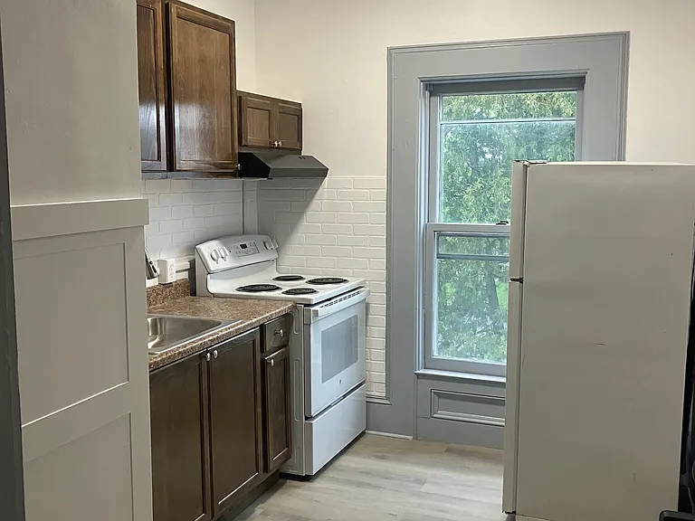 111 S Main St #4 — Photo 2