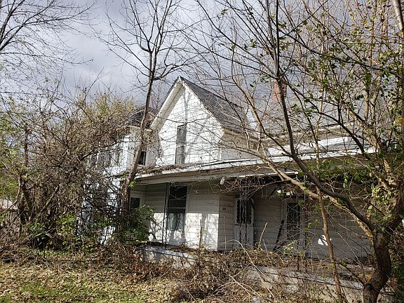 4th image of 325 N Linden St