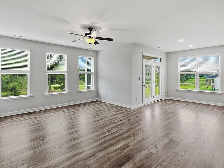 846 Barbour Farm Ln — Photo 2