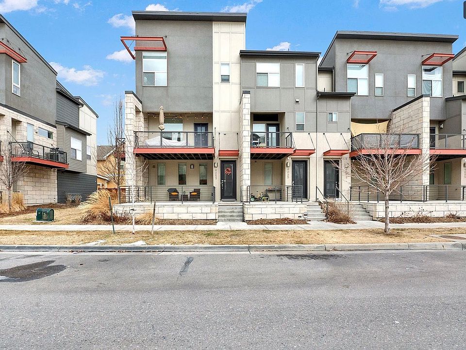 Townhome end unit