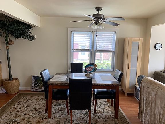 5th image of 302 Blaine Ave #2