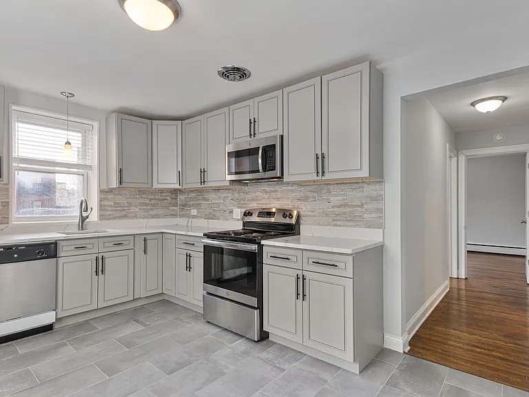 6120-6122 N Kenmore Ave #3W — Photo 5