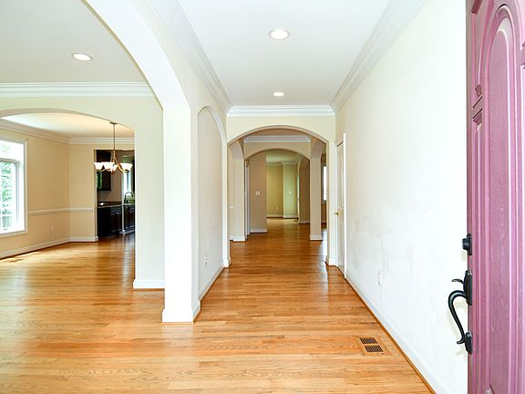 2nd image of 1924 Leonard Rd