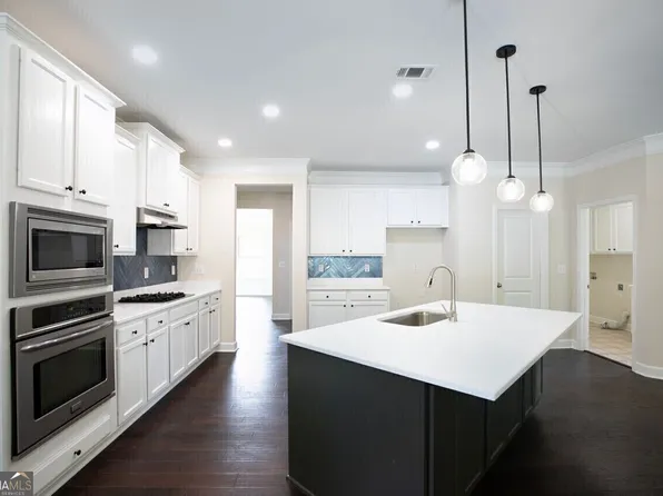 162 Yellowwood Dr, Sharpsburg, GA 30277