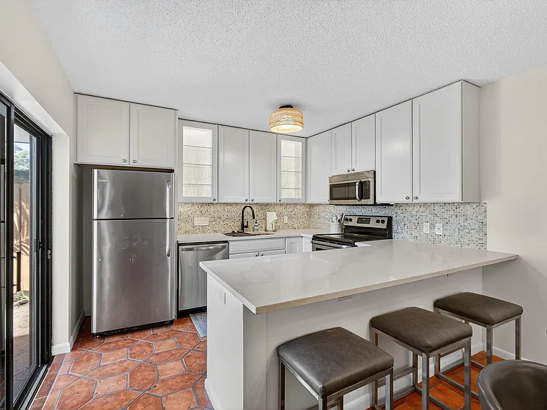 1700 Embassy Dr #103 — Photo 24