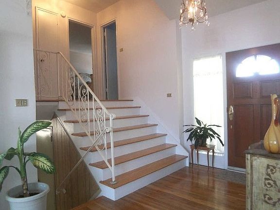 3rd image of 208 Bayview Ave