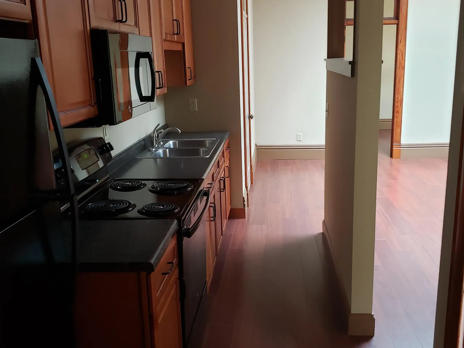 2 bed, 900 sqft, $775 — Photo 4