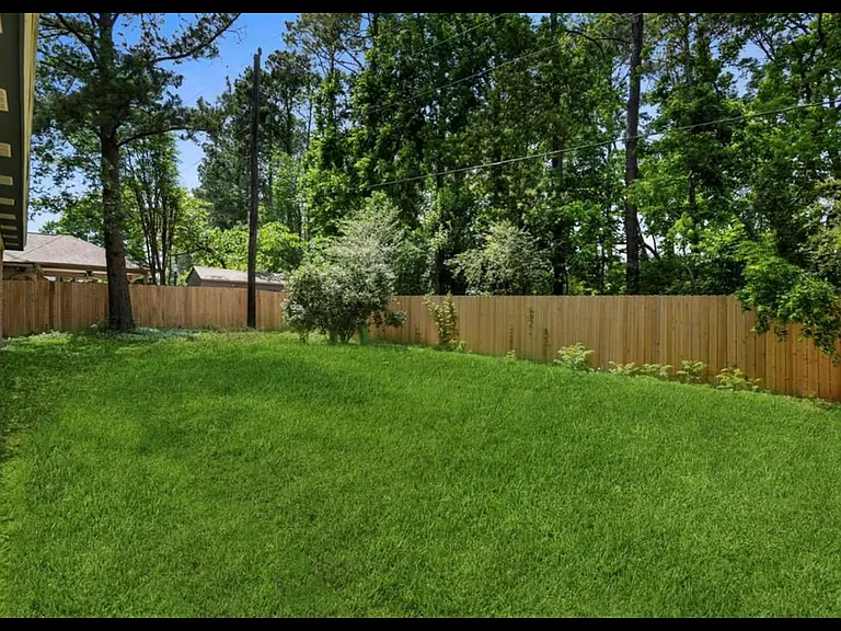 2311 Lexington Woods Dr — Photo 2