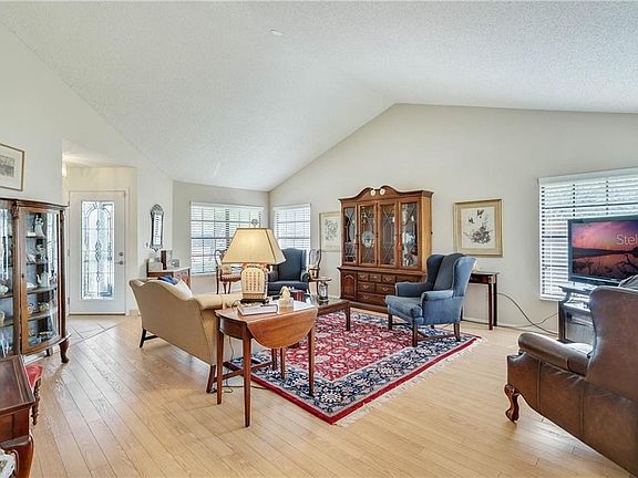 5th image of 384 N Winsome Ct