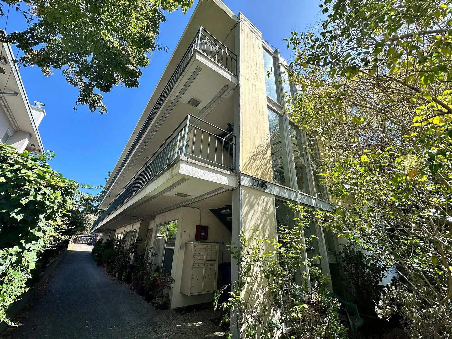 St John and Isaken Stuart St. (Berkeley) — Photo 1