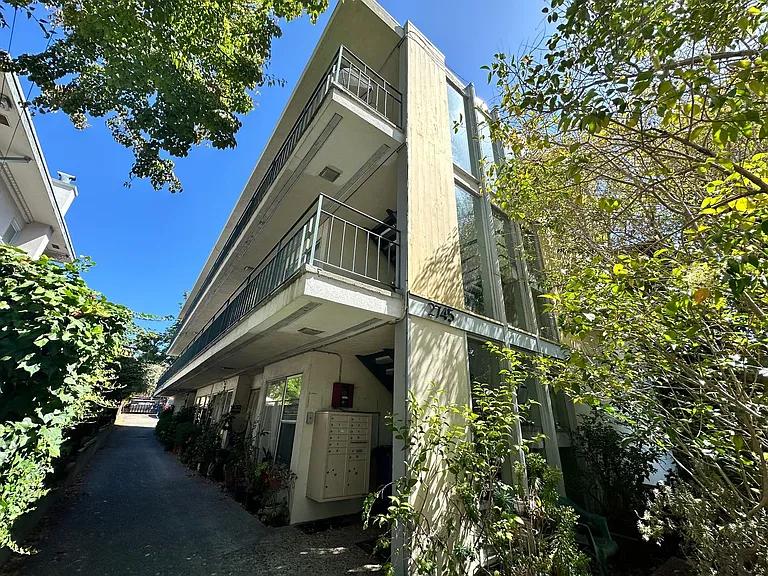 St John and Isaken Stuart St. (Berkeley) — Photo 1
