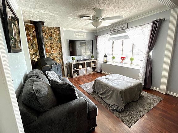 2nd image of 1605 Blevins St