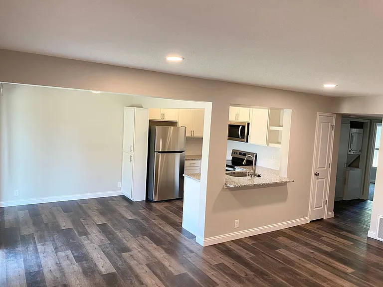 2901-2905 Rollins Rd #2911 — Photo 9