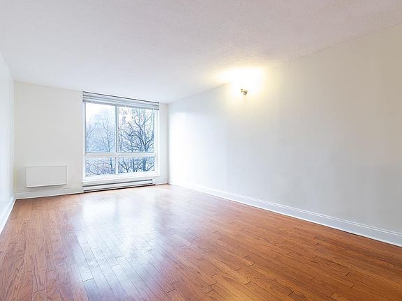 2nd image of 540 Main St APT 1006