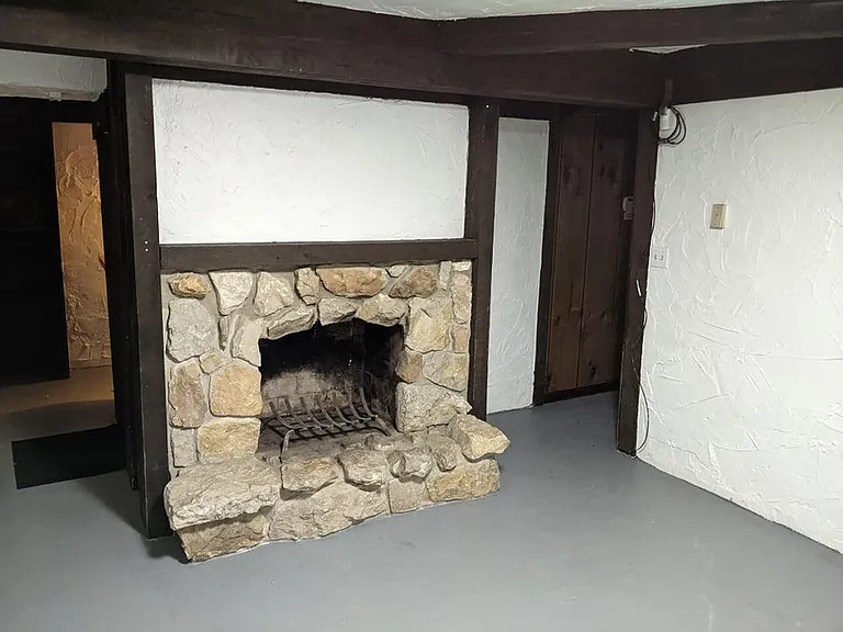 6402 E Saint Charles Rd — Photo 9
