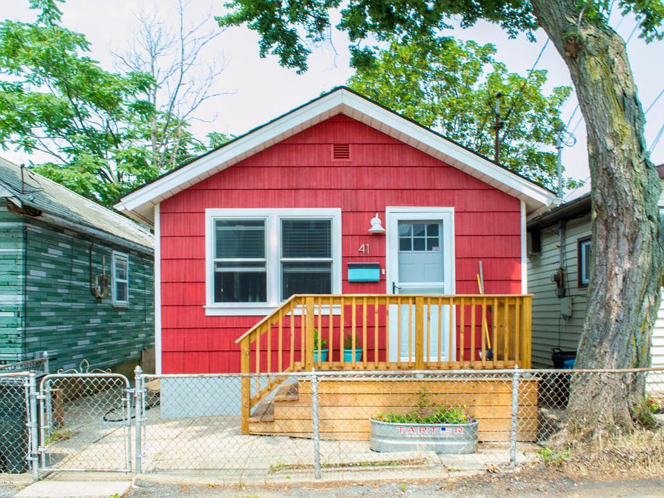 1st image of 41 Seafoam St