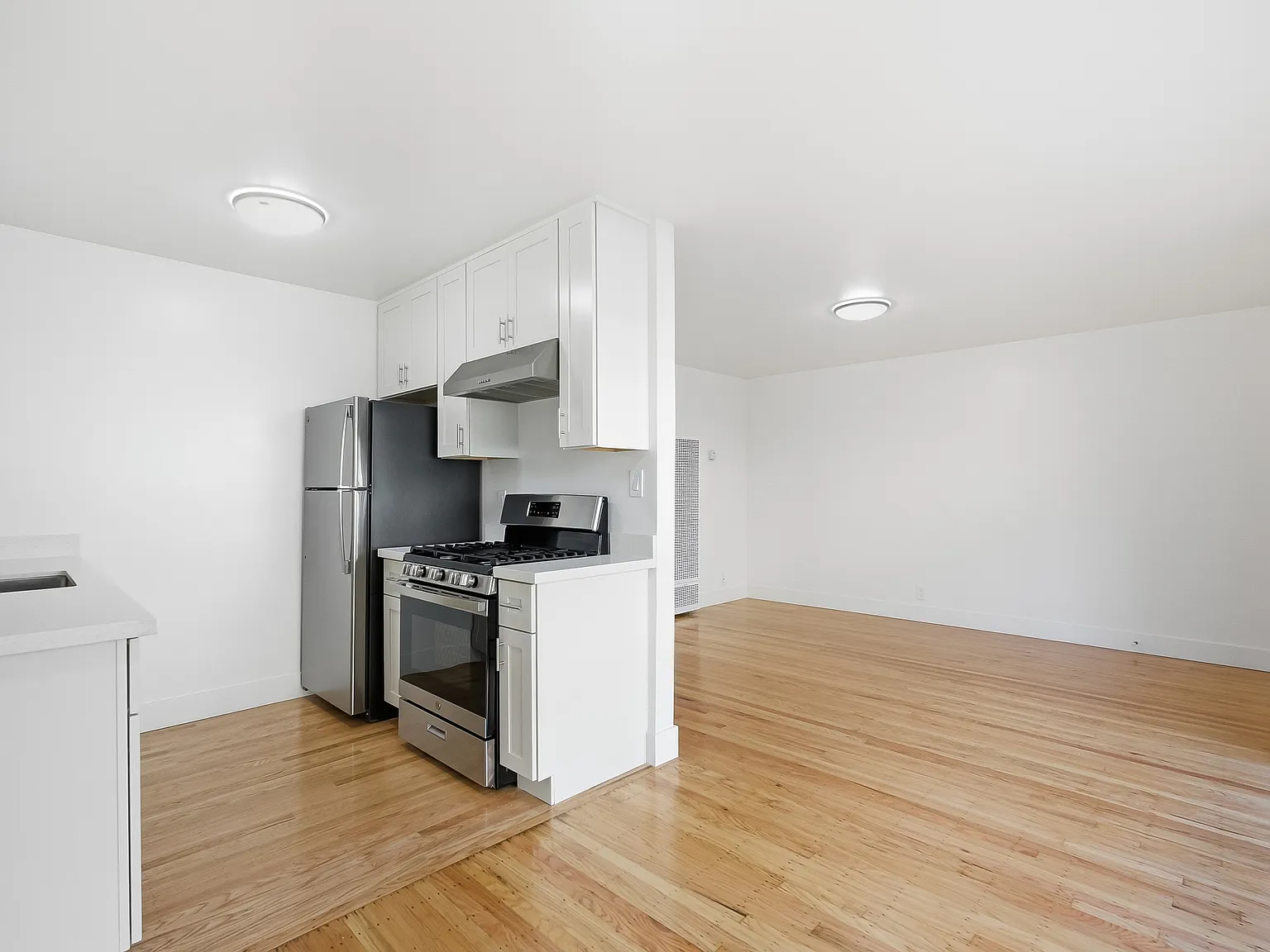 1 bed, 700 sqft, $3,195 — Photo 2