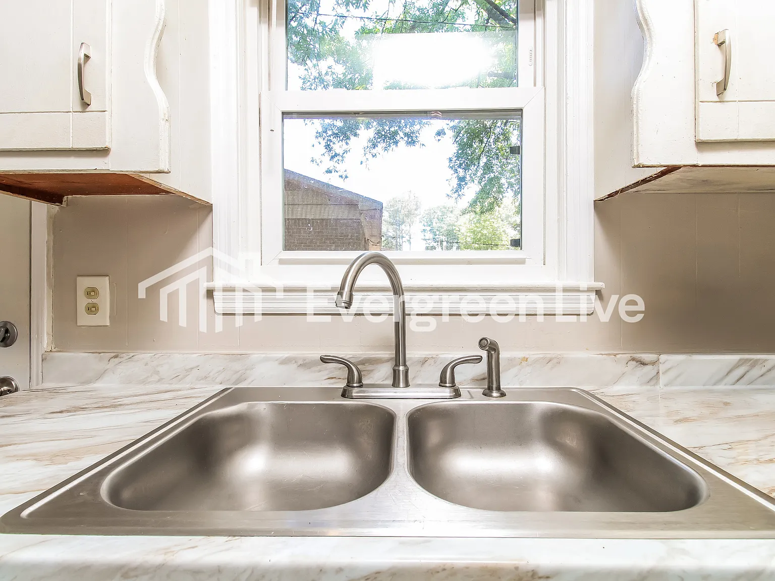 4 bed, 2.0 bath, 1164 sqft, $1,295 — Photo 4