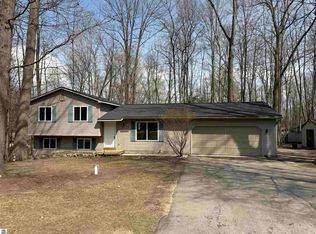 20761 White Oak Dr, Lake Ann, MI 49650