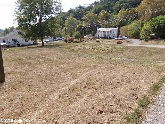 2nd image of 511 Cascade Dr