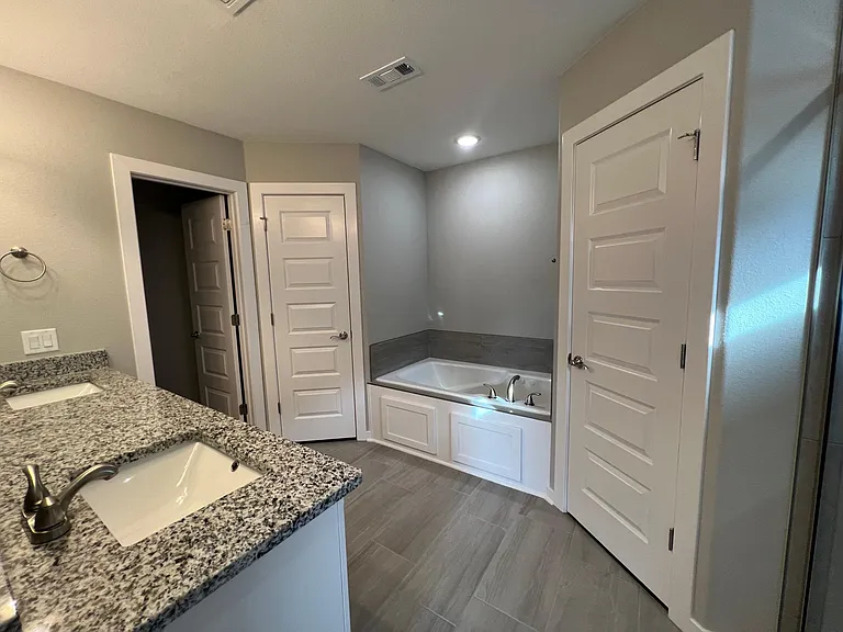 1536 N Pershing St — Photo 14