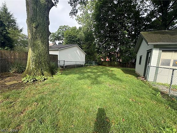 5th image of 1949 7th St