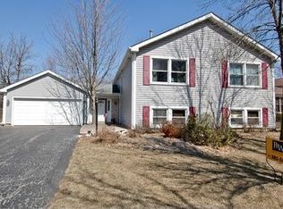 780 Windemere Ln, Lake Zurich, IL 60047