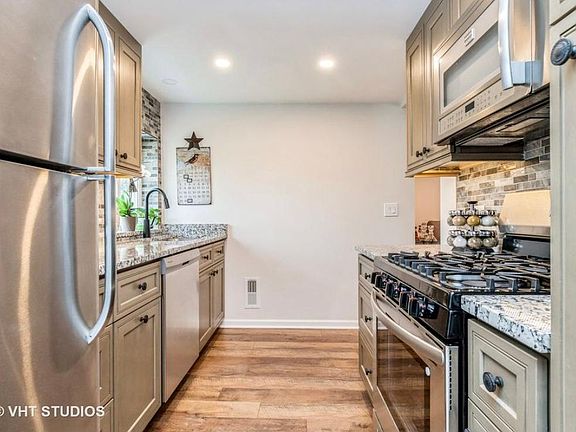 4th image of 21 W Franklin Ave APT 2