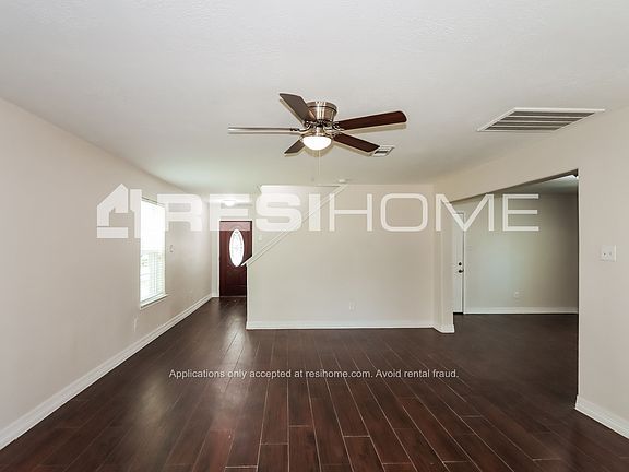 3rd image of 21618 Knightsbrook Ln