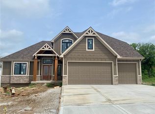 2230 NW Scenic View Dr, Riverside, MO 64150