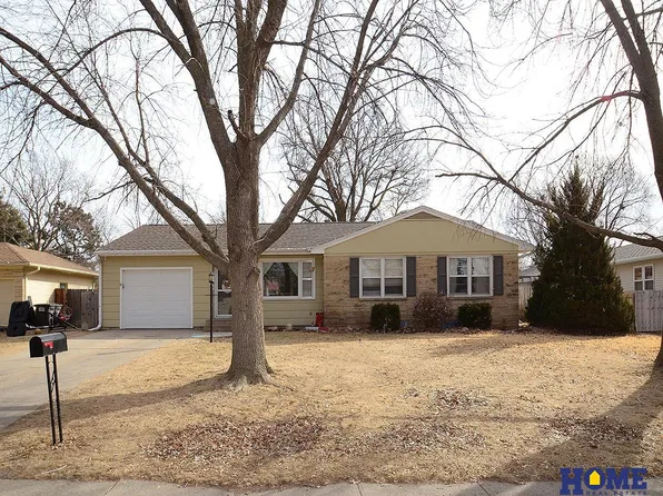 17 Fairview Dr, York, NE 68467