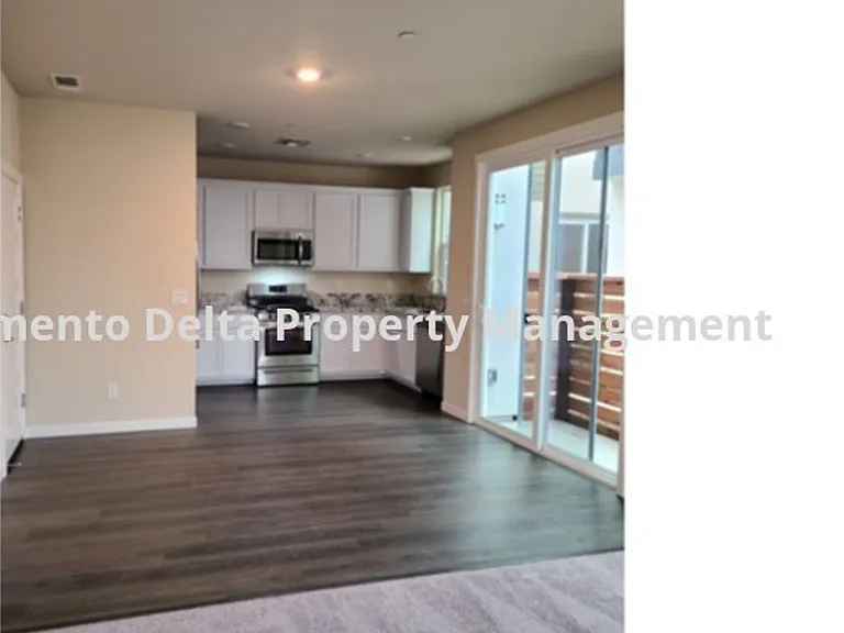 4451 Ocean Ln — Photo 9