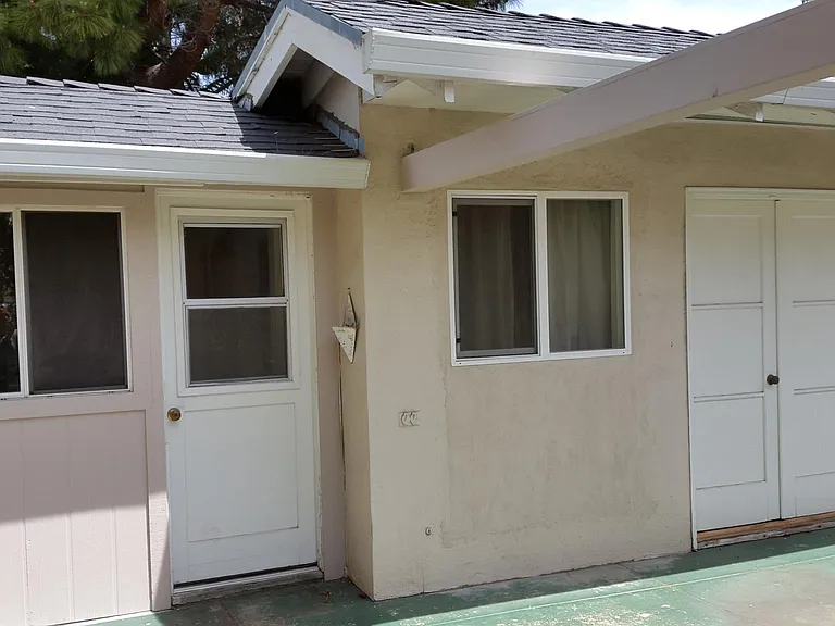 42 Mission Dr — Photo 1