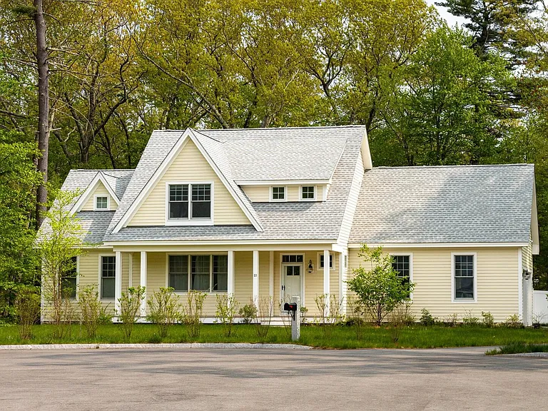 10 McCarron Dr — Photo 1