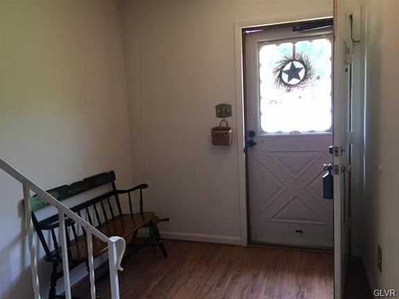 4th image of 11 Lexington Ct