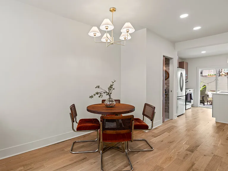 1031 Mercy St — Photo 7